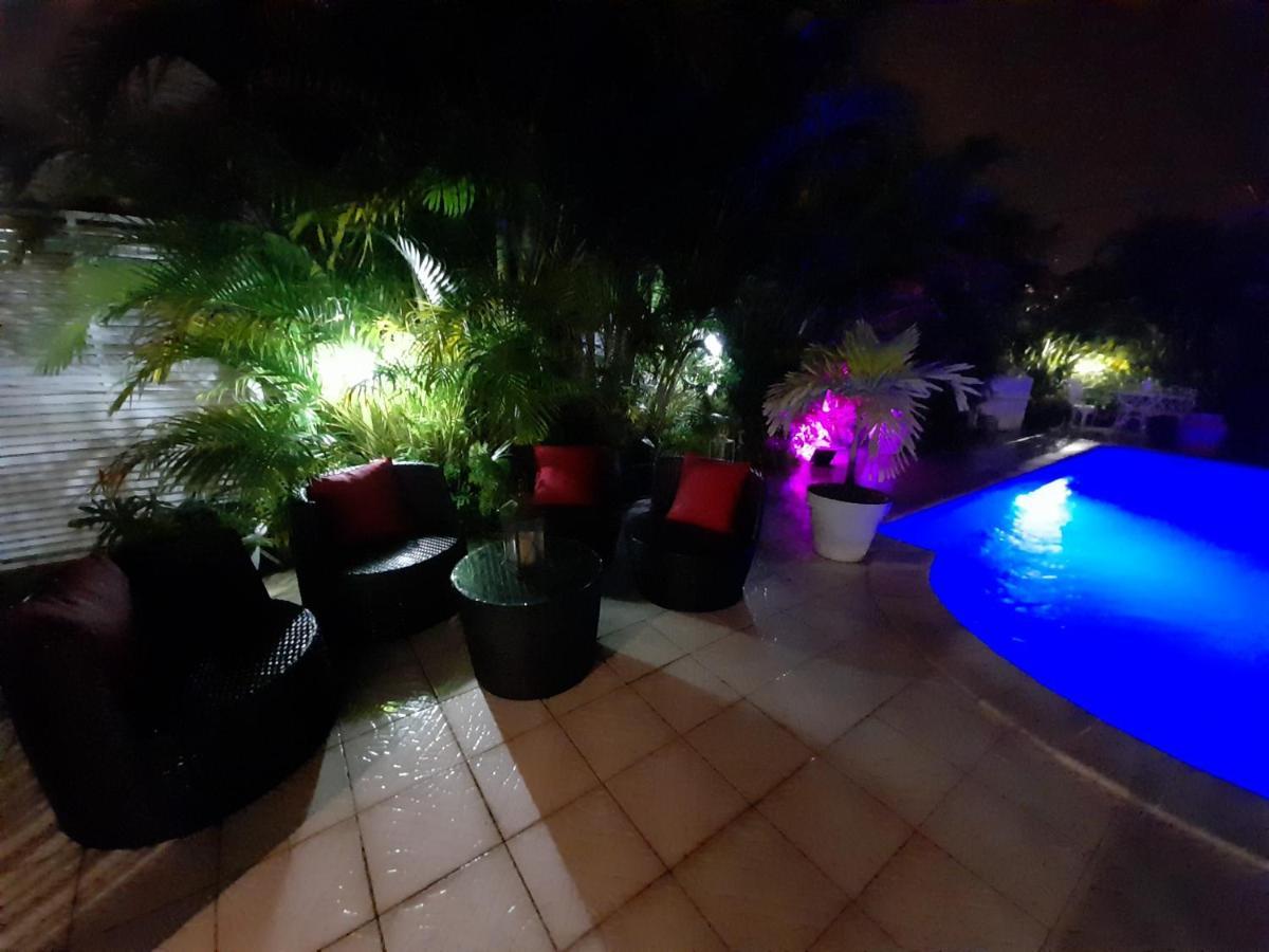 דירות לה למנטין Coquet F2 Climatise Avec Piscine Au Lamentin מראה חיצוני תמונה
