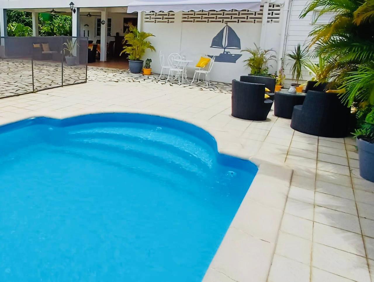 דירות לה למנטין Coquet F2 Climatise Avec Piscine Au Lamentin מראה חיצוני תמונה